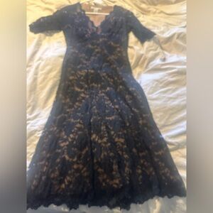 Beautiful CABI dress, Size small. Very good condition.